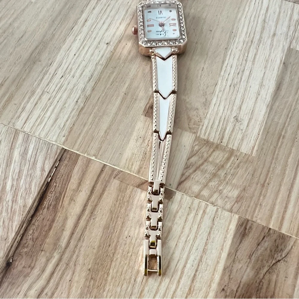 Ladies rose gold tone white enamel bracelet fashion watch NEW BATTERY